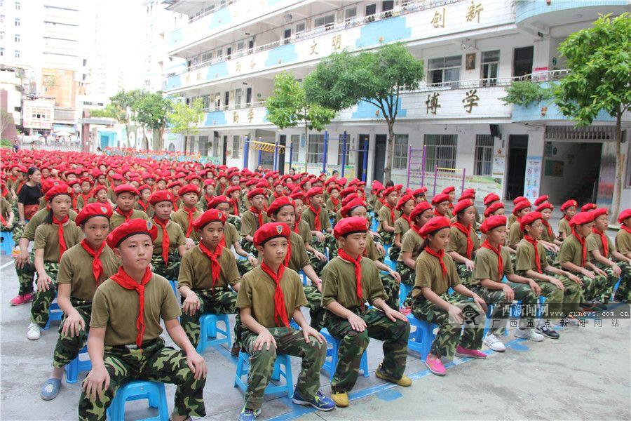 桃源路小学庆"六一"列队比赛 红旗飘飘扬军威(图)