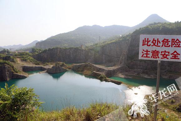 废弃采石场变身"小九寨" 重庆渝北铜锣山将打造矿山公园