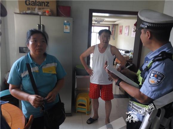 大爷坚决要求不许走 上门修空调的男女是不是