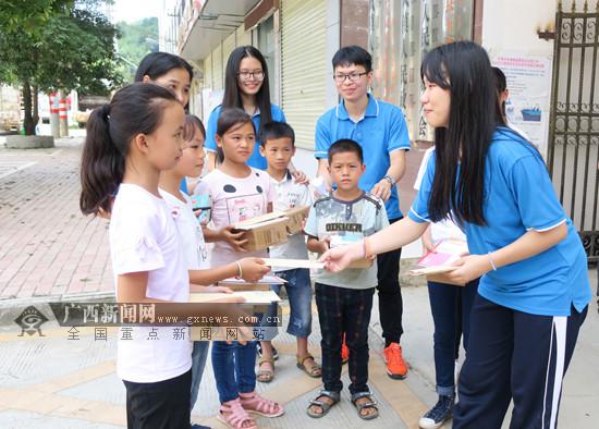 暨南大学青年志愿者到广西田阳开展捐资助学(