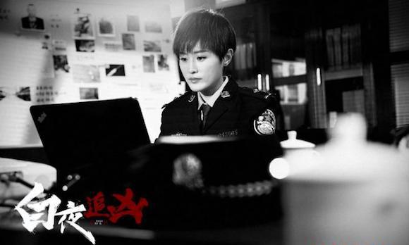 《白夜追凶》再掀高潮 尹姝贻变身女警查案唱