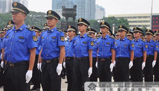 南宁市城管队员的统一换装,标志着南宁城市管理执法体制改革和城管