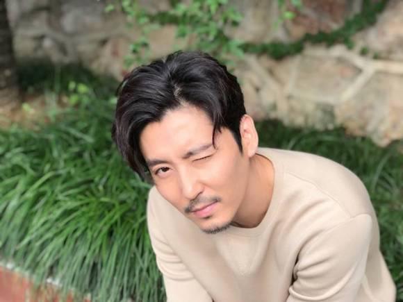 王泷正亮相《明星畅聊会》 首谈特种兵梦引围观_媒体推荐_新闻_齐鲁网