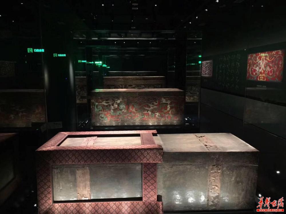 马王堆汉墓木椁中出土的四层内棺