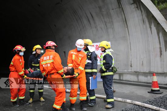 河池开展隧道交通事故救援跨区域综合演练(图)