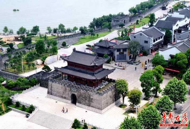 【景区介绍】2017年,岳阳市紧紧围绕"一极三宜"江湖名城战略
