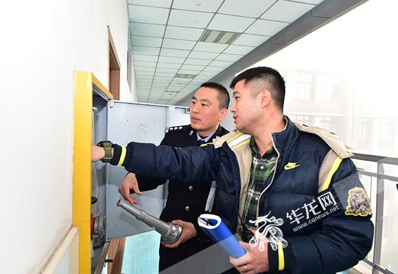 征求学校意见建议 南岸警方送服务学校29条