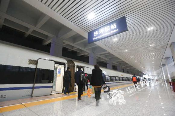 重庆沙坪坝火车站今起投用 每天始发10趟高铁
