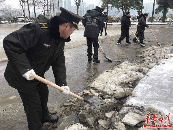 城管人周眺祥:不回家的爸爸,是女儿眼中最美的雪景