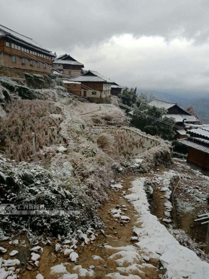 高清融水大浪镇山村结冰呈美景