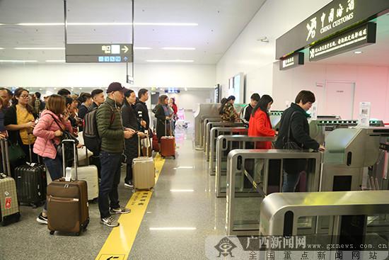 南宁吴圩国际机场海关智能旅客通道正式上线运