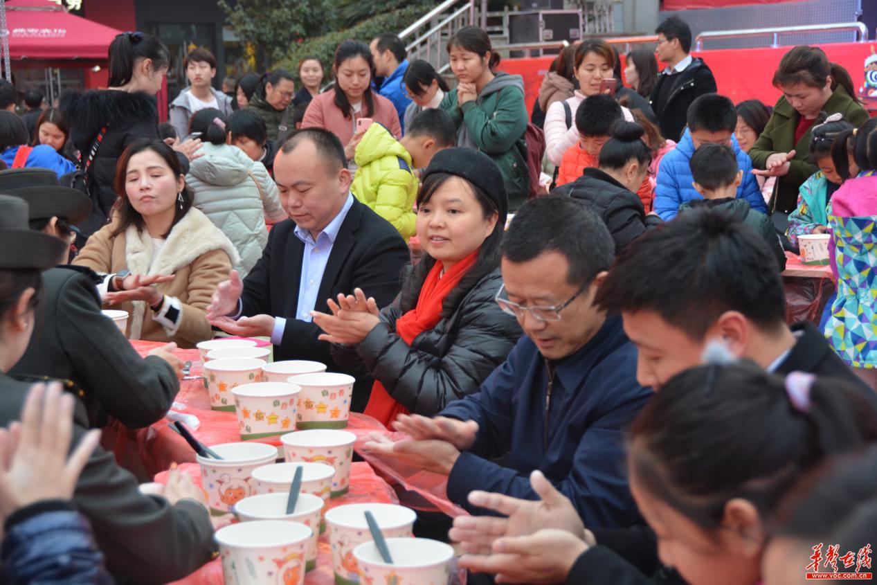 做灯笼煮元宵猜灯谜 100位小朋友亲身感受我