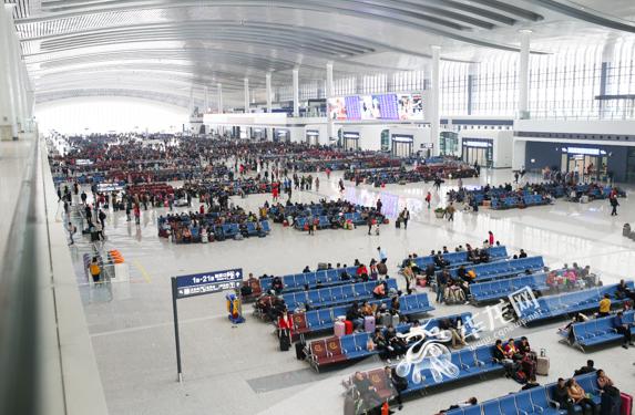 重庆铁路枢纽接发能力提升 春运期间重庆西站发送旅客