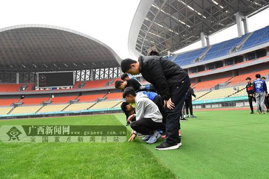 2018"中国杯"开赛在即 志愿者到比赛场馆接受培训
