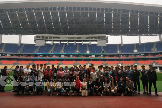 2018 中国杯 开赛在即 志愿者到比赛场馆接受培