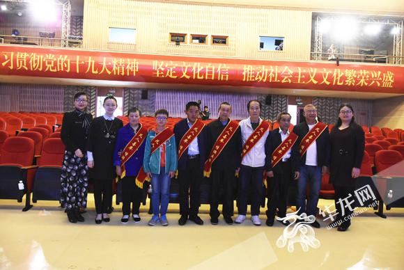 一束鲜花送好人 听“身边好人”讲述那些不平凡的事