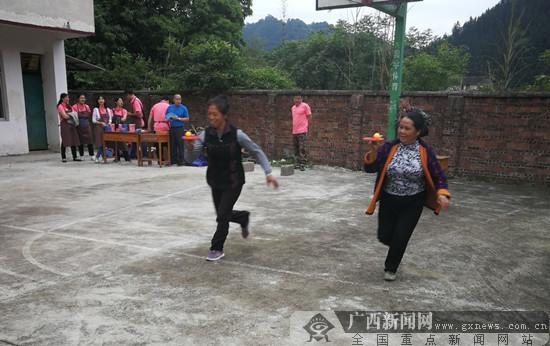 柳州市委党校第31期中青班与群众开展"三同"活动
