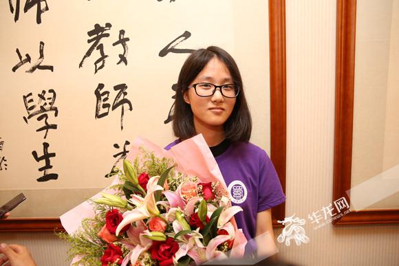 重庆高考文科最高分:淡定萌妹子 和理科最高分