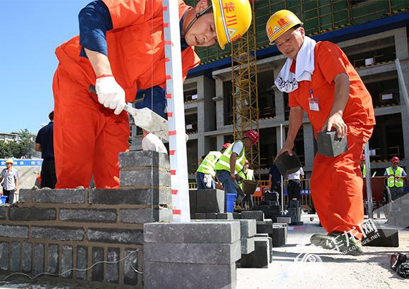 "巴渝工匠"杯开赛优秀砌筑工齐聚一堂 全市培合格建筑工人超110万