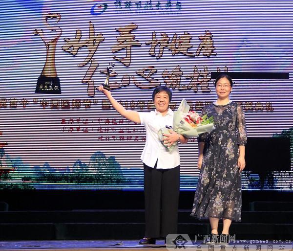 庆祝中国医师节 桂林举行最美医生颁奖典礼