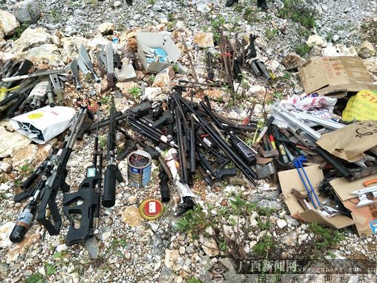 南宁警方销毁一批废旧炮弹非法枪爆物及管制器具