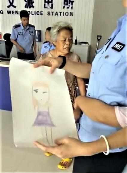你有礼貌的样子真好 10岁女孩手绘“单人照”感谢警察姐姐帮她回家
