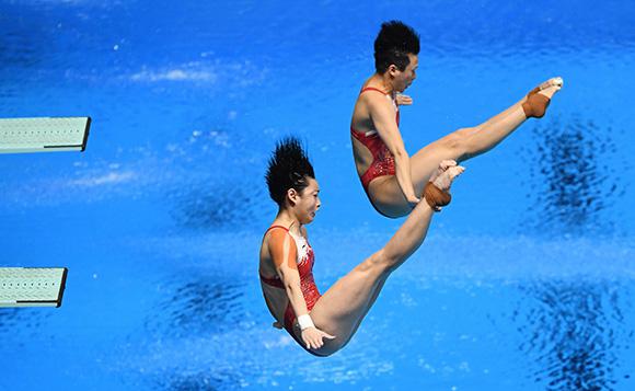 重庆选手亚运会首金诞生 施廷懋跳水女子双人