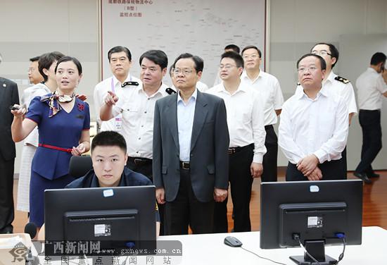 陈武率广西政府代表团在成都学习考察