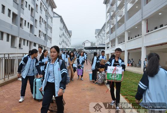 上思中学1551名学子喜搬新校区