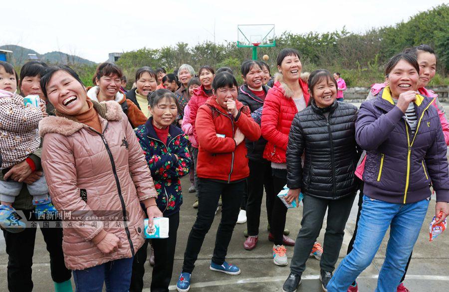 克轶)3月6日,柳州市柳城县马山镇横山村开展"三八"国际妇女节庆祝活动