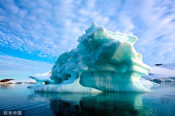 格陵兰岛上月融冰两千亿吨 外媒:速度比模型预测还要极端
