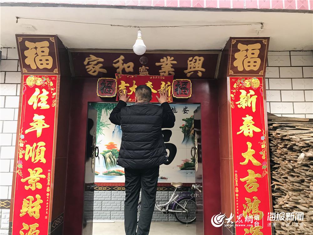 【新春走基层】老年味:熬浆糊贴对联