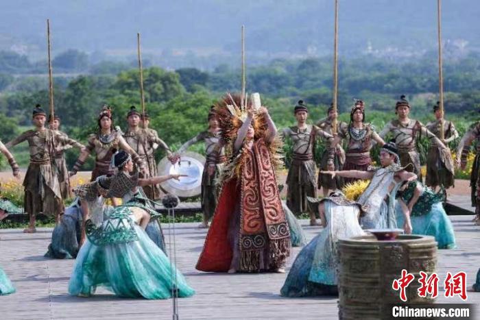 杭州亚运会火种采集仪式现场，节目《良渚之光》上演 杭州亚运会官方摄影 摄