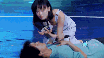 这不,和速哥再现《梅花烙》中 马景涛奔赴刑场的片段, 更别提和黄龄