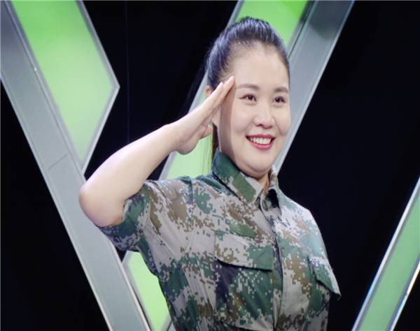 今天袁庆带来一曲《父老乡亲》,更让人念念不忘的是她甜美清澈的嗓音.