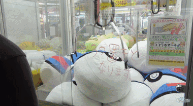 顾客花巨款一无所获!在娃娃机上做手脚的商家,终于被捉了