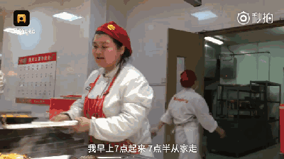 不准叫阿姨90后食堂小姐姐走红再叫阿姨勺子抖到底