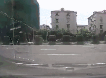 男子碰瓷失败被碾死,家属索赔巨款,交警:一分不赔!