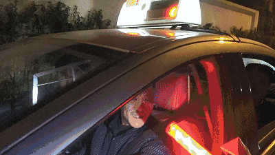 胆大包天! | 下车开门要注意,否则会.