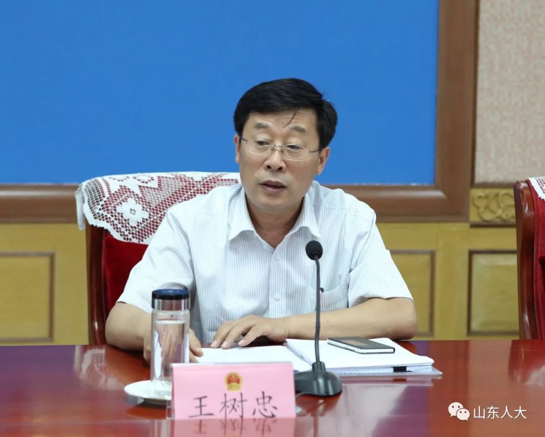 研究会副理事长兼秘书长,学术委员会主任委员王树忠主持会议,研究会