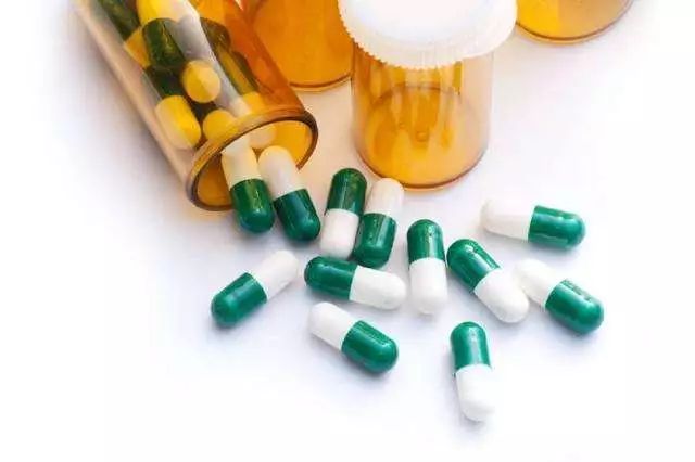 现在的临床药品制剂基本取消使用人工添加色素来染色.