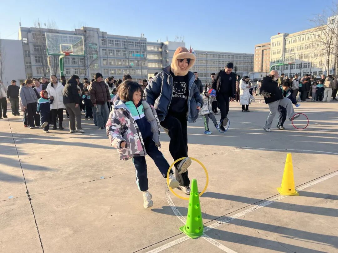 12月5日,文化路小学举行亲子运动会。 (.jpg