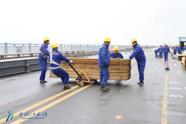 封闭近5个月 来看看维修中的南京长江大桥(图)