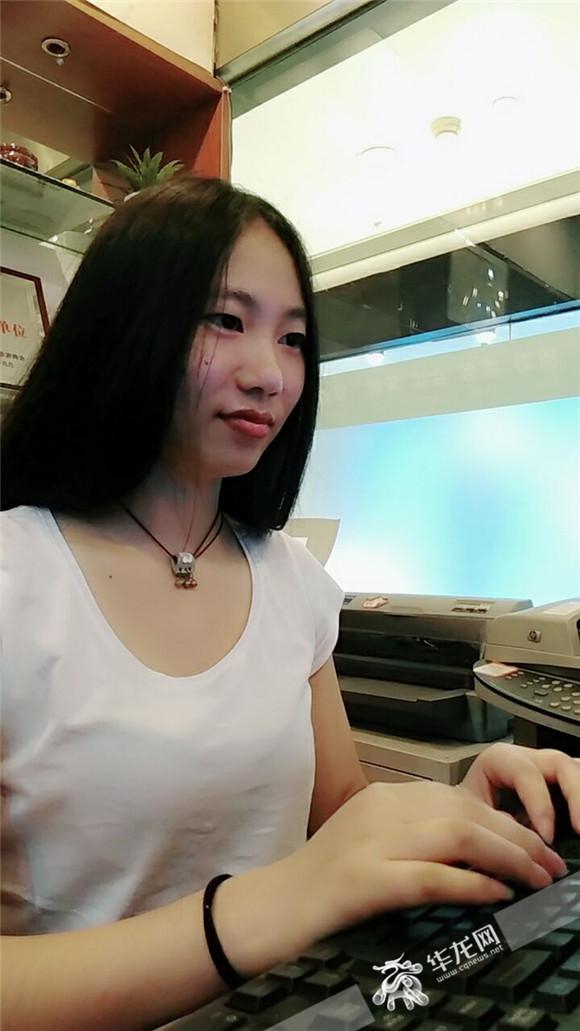 工作期间的黄美丽 受访者供图 华龙网发