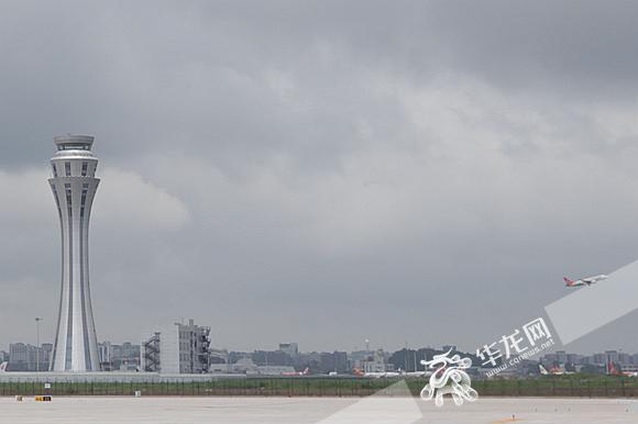 重庆江北机场t3塔台. 记者 李裕锟 摄