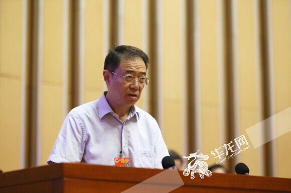 市人大法制委主任委员余捷