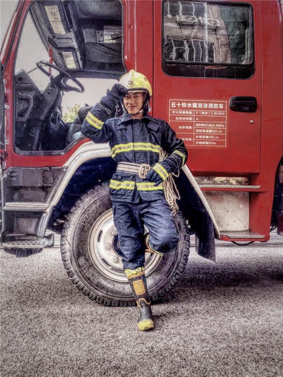 执行完任务,李贵生稍事休息一.受访者供图 华龙网发