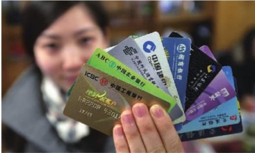 卡人     ■见习记者 黄亚苹        自中国人民银行实施个人银行账户