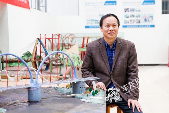 党的十九大代表,重庆交通大学土木工程学院桥梁工程系主任周水兴.