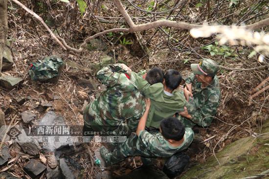 上思消防大队接到报警电话称,上思县思阳镇双板村念文屯一高龄老人